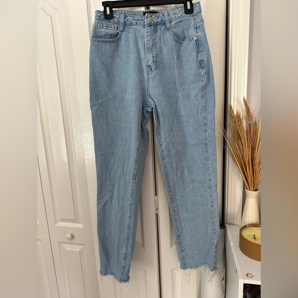 Pretty Little Thing mom jeans